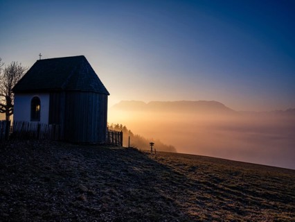 Chapel above high fog at sunrise, Untersberg in the back, Högl, Anger, Berchtesgadener Land, Upper