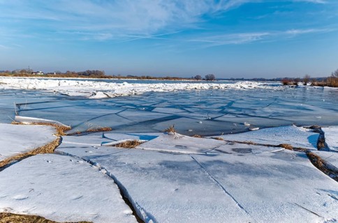 Ice on the banks of the Elbe and remnants of snow in the foothills of the Elbe on a clear winter