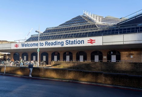 Welcome to Reading Station railway station sign, Reading, Berkshire, England, UK