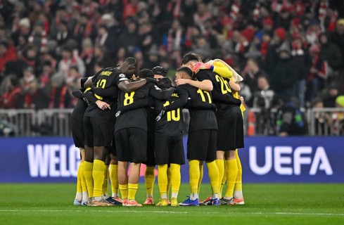 Team building in front of the start of the game R. Union Saint-Giloise soccer UEFA Champions