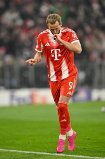 Goal celebration Harry Kane FC Bayern Munich FCB (09) kisses wedding ring Football UEFA Champions