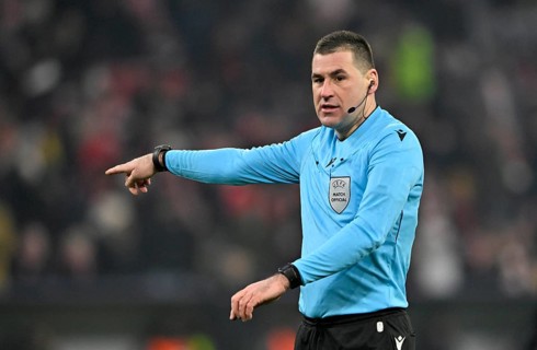 Referee Referee Rade Obrenovic (SVN) Gesture Gesture Football UEFA Champions League, CL, Allianz