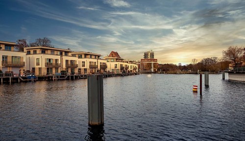 Single-family houses and villas on the water, Tegeler Hafenbecken, Berlin, Germany