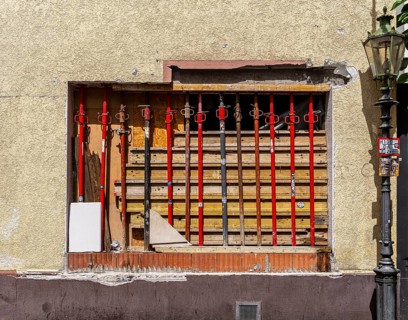 Scaffolding and components on a house in the old town of Sachsenhausen, Frankfurt am Main, Hesse,