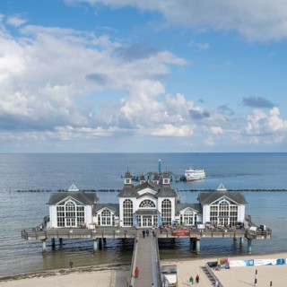 Restaurant on the pier, Sellin, Baltic resort, Rügen Island, Mecklenburg-Vorpommern, Germany