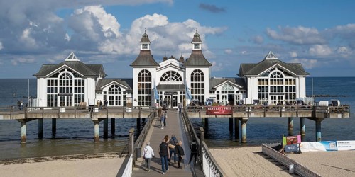 Restaurant on the pier, people on the pier, Sellin, Baltic resort, Rügen island,