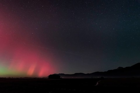 Northern lights, aurora borealis, solar storm, January 2026, red, green, hut, Loisach-Lake