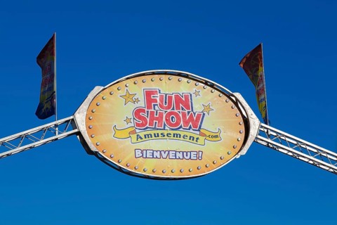 Close-up of Fun Show traveling amusement ride park banner with French word bienvenue spelled out in