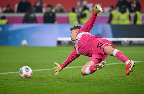 Goalkeeper Alexander Nübel VfB Stuttgart (33) Parade Brilliant save Action MHPArena, MHP Arena