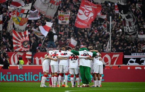 Team building, circle of the team in front of the start of the VfB Stuttgart game in front of fan