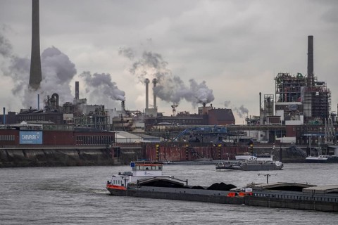 Chempark Krefeld-Uerdingen, around 40 companies are located in the chemical park on the Rhine,