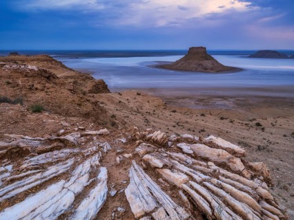 A tourist admires the inselbergs Karamaya and the Three Brothers (Three Batyrs), the Karagiye