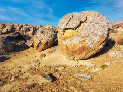 The large spherolites (concretions) at Torysh, with over 500–600 spheres of various sizes covering