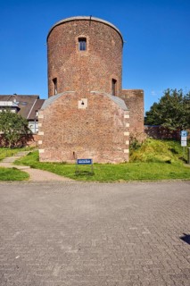 Holkensturm, historic city fortification, tower, residential building, general development, meadow,