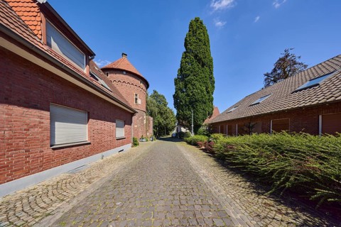 Diebesturm, registry office, historic city prison, brick building, tower, residential building,