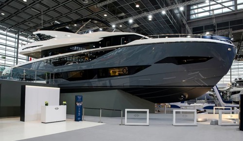 Press photo View of luxury yacht luxurious motor yacht Sunseeker 90 ocean yacht ship in exhibition