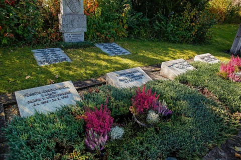 Großengstingen cemetery, gravestones of the ducal family at Lichtenstein Castle, memorial plaques,