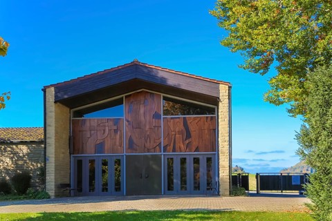 Exhibition hall in the cemetery of Großengstingen, art in the building by Anton Geiselhart, artist,