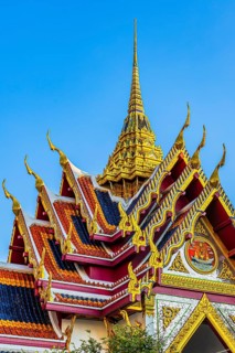 Wat Yannawa, Buddhist temple, overlapping roofs with curved chofas and Chedi temple tower, Bangkok,