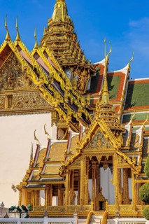 The Grand Royal Palace, Chakri Maha Prasad Throne Hall with overlapping roofs and curved chofas,
