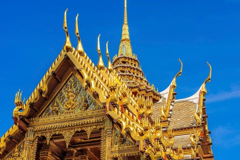 The Grand Royal Palace, the gilded Abhorn Bimok Pavilion with overlapping roofs and curved chofas,