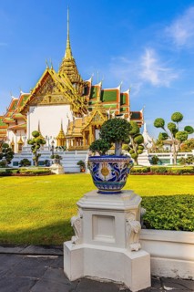 The Grand Royal Palace, pillar with bonsai flower pot, in the back the Chakri Maha Prasad throne