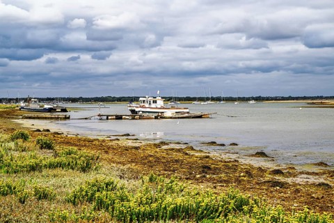 Boats over Hurst Point Lighthouse and Hurst Castle, Hurst Spit, Milford on Sea, Lymington,
