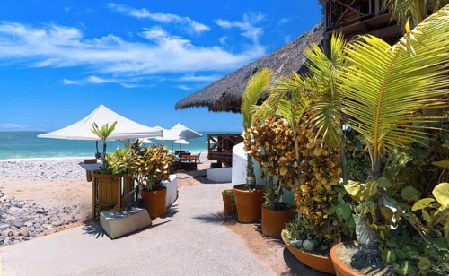 Restaurants and cafes with ocean views on Playa De Los Muertos beach and pier near famous Puerto