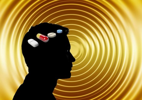 Symbolic image, person, pills, medication, delivery pass, addiction, risk of addiction, doctor,