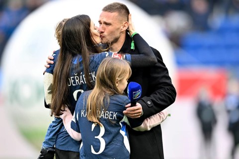 Farewell emotional Pavel Kaderabek TSG 1899 Hoffenheim Portrait thanks fans with woman Model Tereza