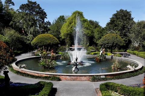Circular fountain in the middle of a green garden, zero