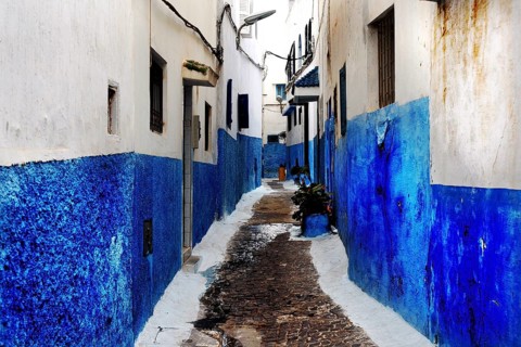 Narrow alley in the Kasbah of Oudaia with blue painted walls, Rabat, Morocco