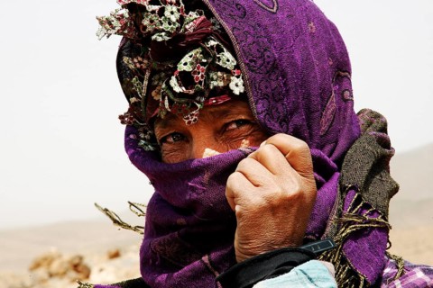Nomad covered with purple cloth looking intensely at the camera, Midelt, null, Morocco