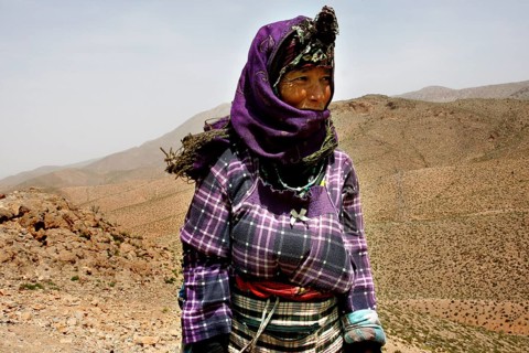 Nomad in traditional clothing in the vast desert landscape, Midelt, region, MA