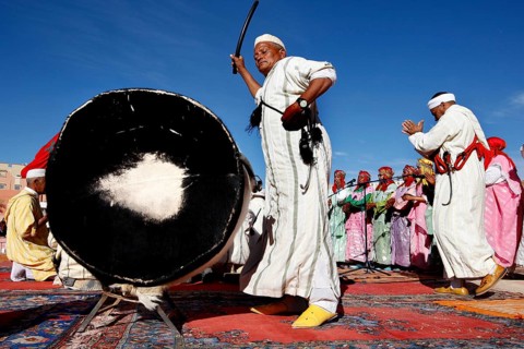 Traditional dances with drum accompaniment and colorful robes at the Fête des Roses, El Kelâa