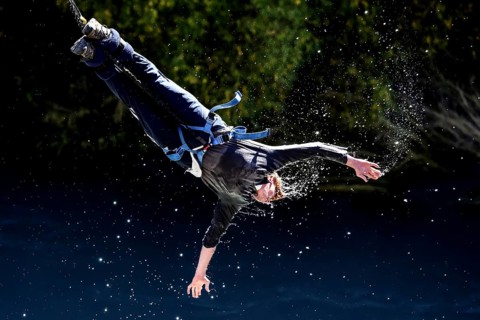 Jumpers bungee jumping touches the water of the Kawarau River, Queenstown, Kawarau Bridge, New