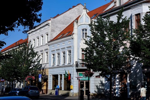 Historic buildings and trees along Turgaus Gatve in the old town of Klaipeda, Klaipeda, Memel,