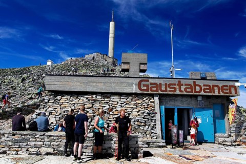 Entrance area of the Gaustabanen cable car on the Gaustatoppen summit plateau, clear mountain air,