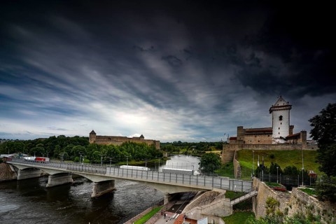 Border crossing with Friendship Bridge and view of Hermann Fortress and Ivangorod in Narva, Narva,