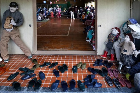Entrance to a hall with rag dolls and lined shoes, Nagoroshimo, Japan