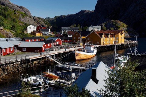 Colourful wooden houses and boats in Nusfjord harbour, Flakstadøy, Nusfjord, Flakstadøy, Norway