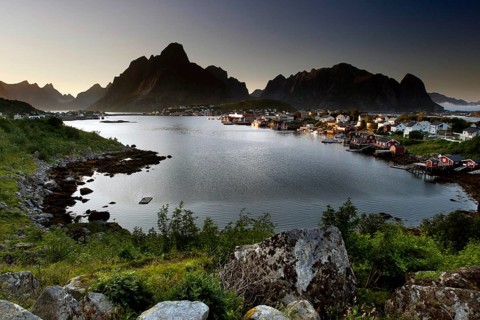 Reine and Hamnøay, surrounded by lakes and the dramatic Lofoten mountains, Reine, Moskenesøy,