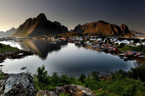 Scenic view of Hamnøay and Reine with mountainous backdrop, Reine, Moskenesøy, Norway
