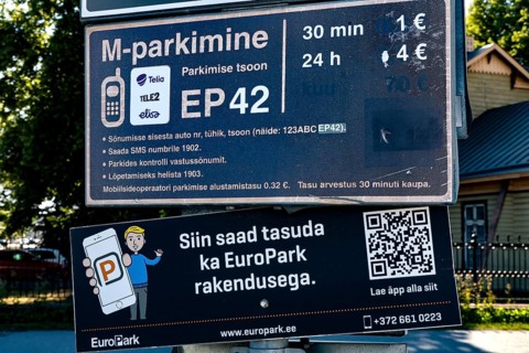 Parking sign with price information and QR code in Tallinn, Tallinn, Kelmiküla, Estonia