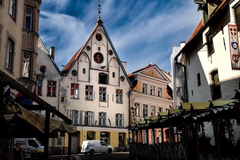 Market square in Tallinn's old town with historic half-timbered houses, Tallinn, null, Estonia
