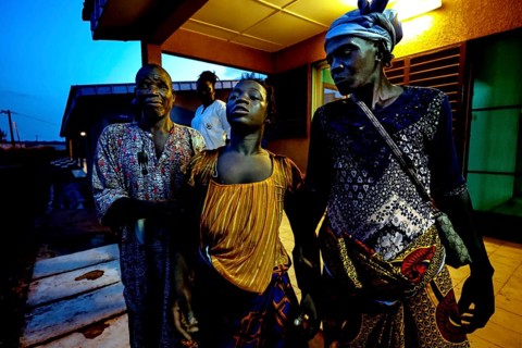 Careful accompaniment of a patient at night in a hospital, caring atmosphere, Korhogo, Côte
