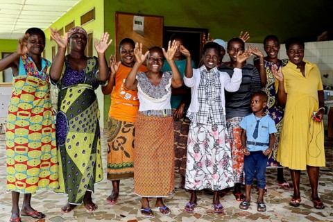 Happy group of woman and a child posing smiling for a group photo, Bouaké, null, Côte d'Ivoire