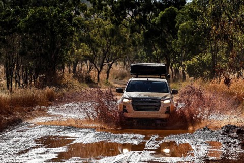 Off-road vehicle drives fearlessly through deep water ford on Gibb River Road