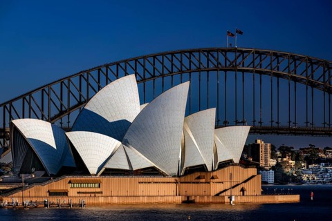 Sydney Opera House in front of Harbour Bridge in daylight, Sydney, New South Wales, Australia
