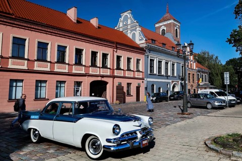 Town Hall Square, Rathausplatz, Rathausplatz in Kaunas with vintage cars and historic buildings